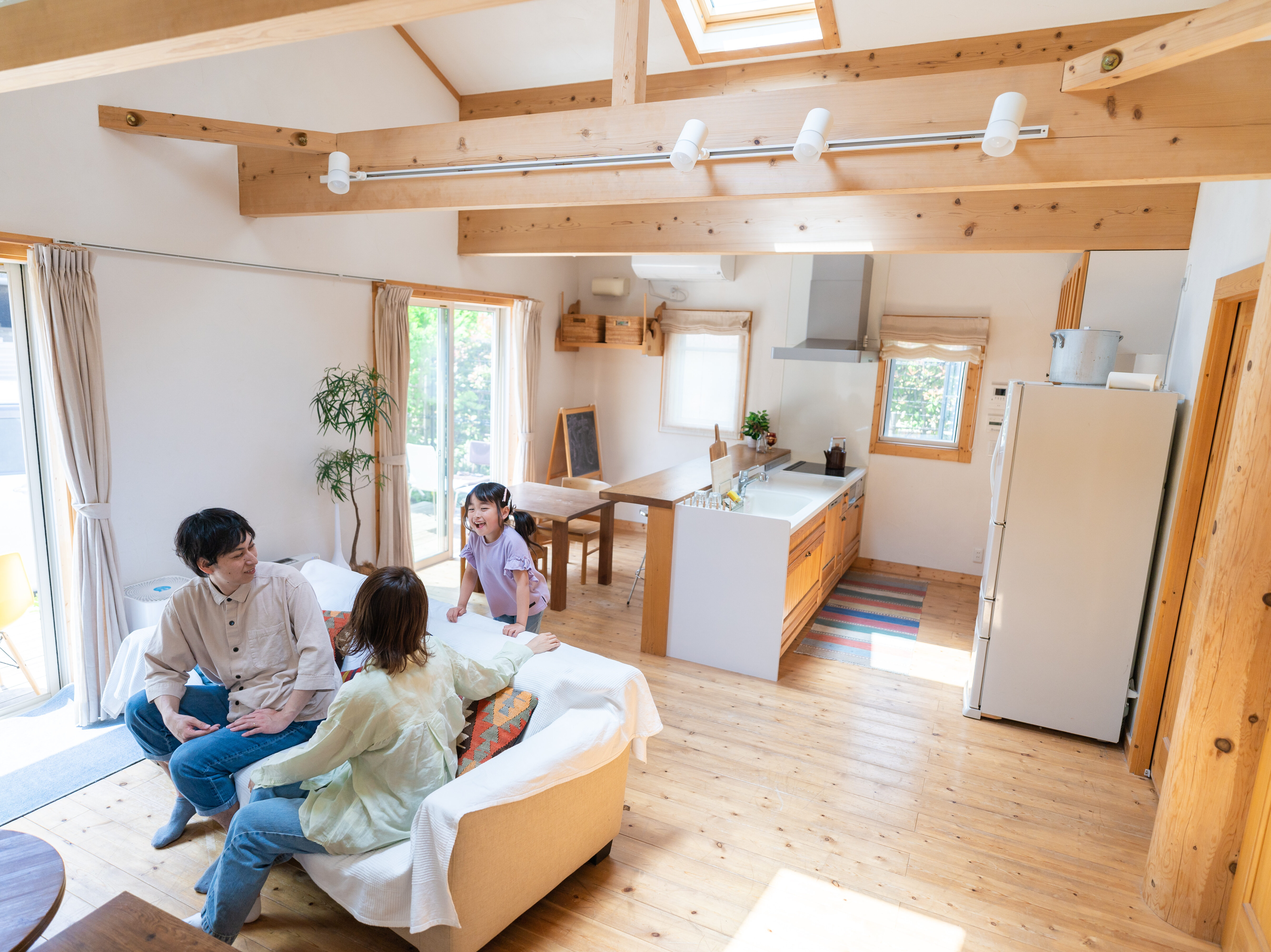 おうちで楽しく過ごす家族